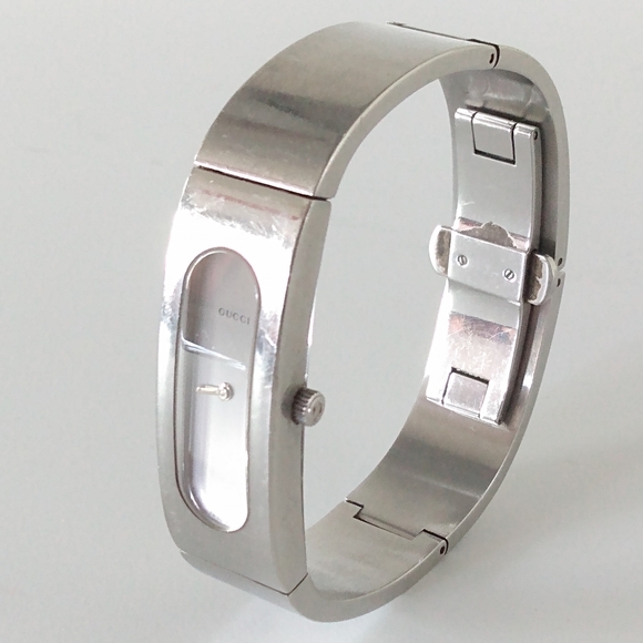 Authentic Gucci Bracelet Silver Tone Women's Watch - Picture 4 of 10